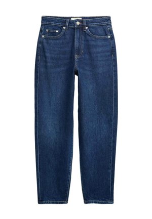 Donkerblauwe rechte spijkerbroek met vijf zakken en knoopsluiting, plat weergegeven op een witte achtergrond.