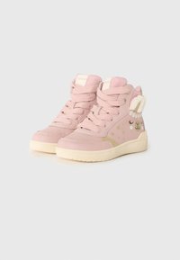 Rosa högskurna sneakers i texturerat läder och tyg. Funktioner inkluderar glittriga detaljer, stjärnmönster och en mjuk öredetalj.