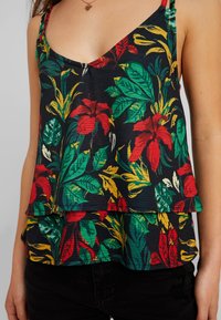 Even&Odd Petite Top - red