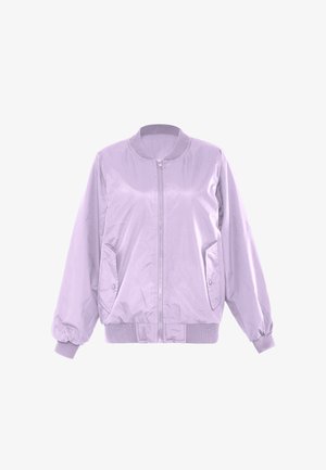 Lila bomber dzseki sima anyagból, elöl cipzárral, bordázott gallérral és rugalmas mandzsettákkal, két oldalsó zsebbel.