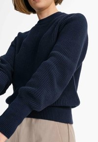 MELA GAURI - Strickpullover - navy