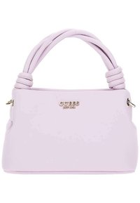 Sac à main lilas en matériau lisse. Doté de poignées torsadées et d'un logo doré de marque à l'avant. Forme structurée sans quincaillerie visible.