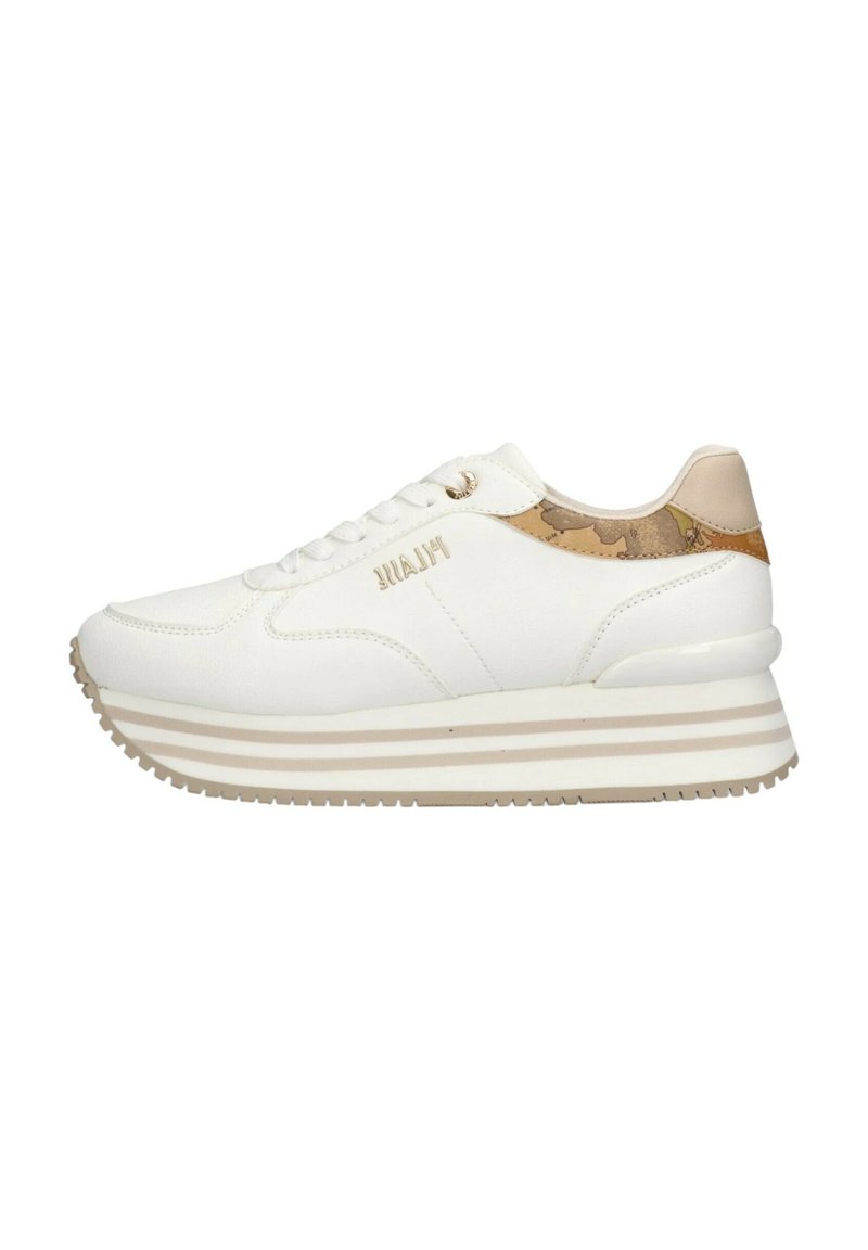 Sneaker bianca con tomaia in pelle testurizzata, accentuazione a forma di motivo beige sul tallone e suola a strati con righelli beige. Dettaglio del logo dorato.