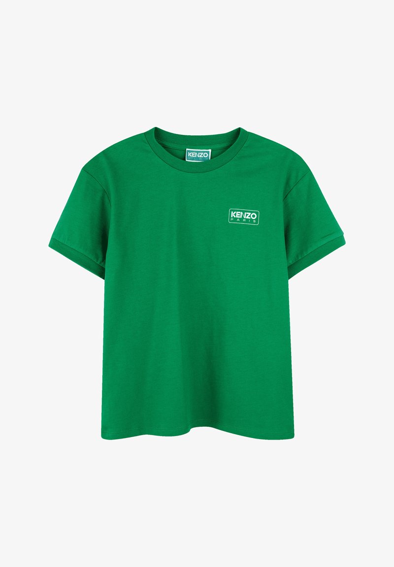 T-shirt en coton vert avec un col rond, des manches courtes et un logo rectangulaire "KENZO PARIS" en blanc sur le côté gauche du torse.