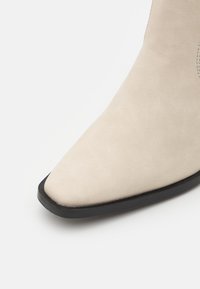 ONLY SHOES ONLBROOKE HIGH HEELED BOOT - Cizme cowboy/biker - beige