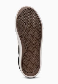 Schwarze und weiße Converse-Sneaker-Sohle mit einer strukturierten braunen Gummibasis, die mit Rautenmuster und einem Logo an der Seite versehen ist.