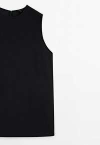 Haut noir sans manches avec encolure ronde et fermeture éclair au dos, en tissu lisse, présenté sur fond blanc.