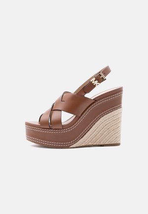 MICHAEL Michael Kors NORA WEDGE - Platforminiai sandalai - luggage