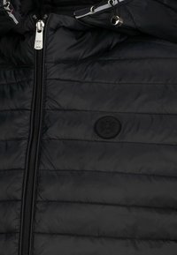 The Gentlemen's Corner Vesta - black