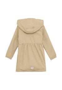 Lichtbruine regenjas met een capuchon, elastische manchetten en een gathered taille. Kenmerkt zich door een klein wit hartlogo aan de zoom. Glad stofoppervlak.