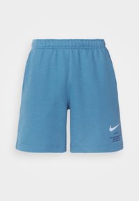 Blå bomullsshorts med elastisk midja, sidofickor, logotyp framtill och tryckt textdetalj. Slät textur och längd till mitten av låret.