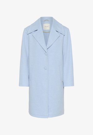 Cappotto azzurro chiaro realizzato in tessuto testurizzato, con grande colletto a risvolto, due tasche frontali e due bottoni per la chiusura.