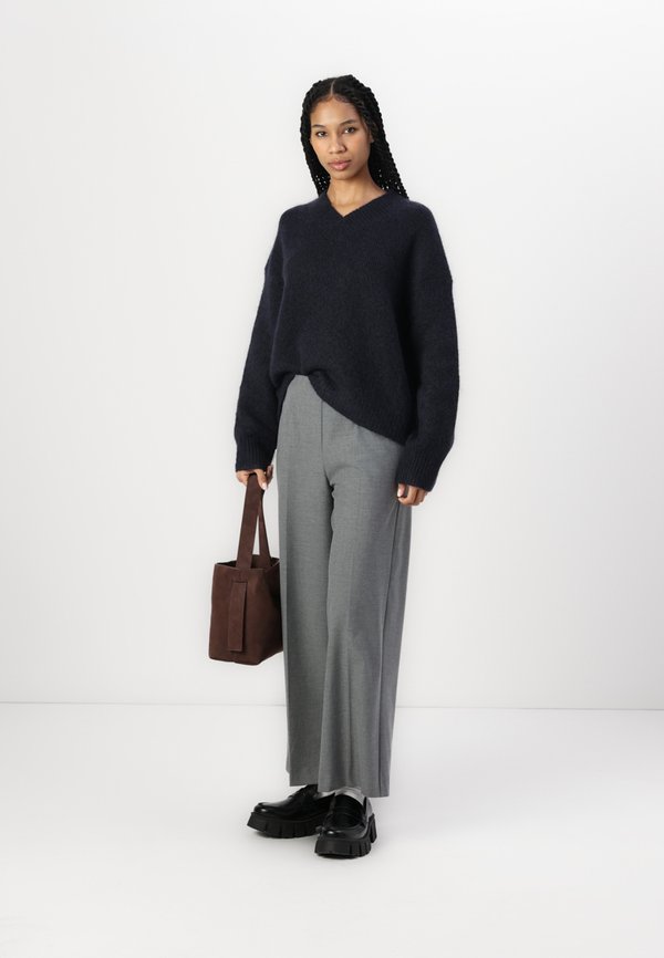 LONG SLEEVE V NECK - Jumper2