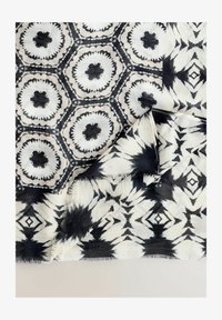 Valitud, black white ikat