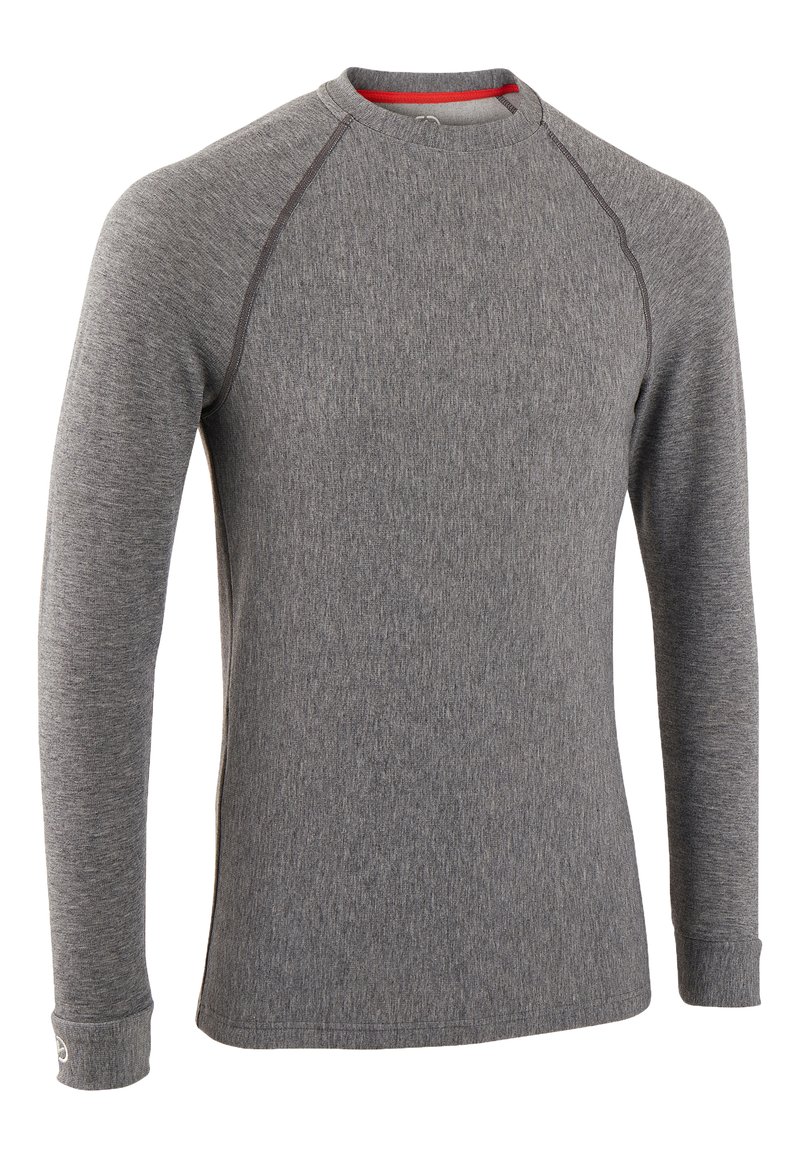 Grijs shirt met lange mouwen en een ronde hals, gemaakt van gestructureerde stof, met contrasterende stiksels en een zijlabel aan de zoom. Afgewerkt met een rode binnenkraag.