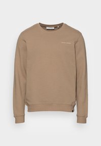 Beige genser laget av myk bomullsblanding, med rund hals og ribbestrikkede mansjetter. "CASUAL" logo i hvitt på venstre front.