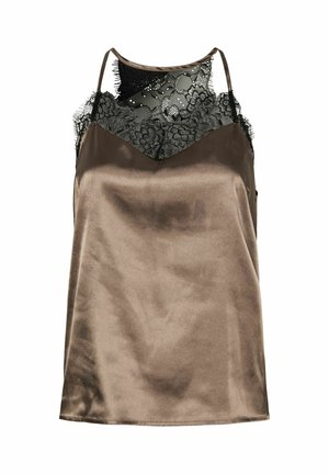 Bruine satijnen camisole met verstelbare bandjes en een zwarte kantoverlay met bloemmotieven en schulpjes. Zachte textuur, V-halsontwerp.