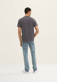 TOM TAILOR LOGO PRINT - Camiseta estampada - tarmac grey