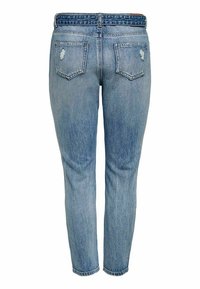 Jeans de mezclilla de lavado claro con un corte ajustado, que presentan detalles desgastados en los bolsillos traseros y una textura suave. Vista trasera.