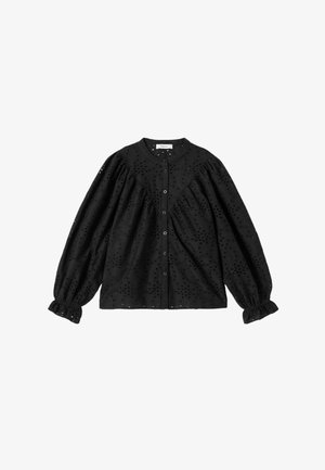 Blouse noire à manches longues en tissu à œillets, avec fermeture à boutons sur le devant, col rond, manches bouffantes et poignets élastiques à volants.