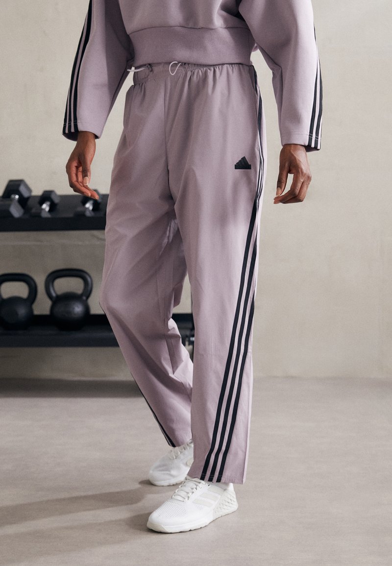 adidas Sportswear Teplákové kalhoty - preloved fig/black