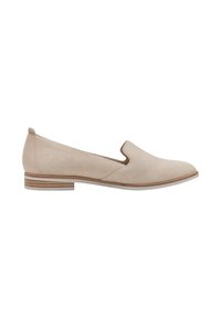 Chaussures slip-on en suédine beige avec un petit talon empilé, présentant un bout arrondi lisse et des coutures minimales.