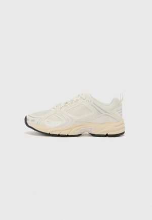 ARCHIVE '97 - Trainers - ecru
