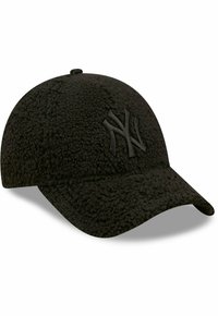 Schwarze Mütze aus strukturiertem, flauschigem Stoff. Mit gebogenem Schirm und besticktem Logo auf der Vorderseite. Verstellbarer Riemen auf der Rückseite.