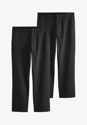Twee paar zwarte rechte pantalonnek met ceintuurlussen en zijzakken, afgebeeld tegen een witte achtergrond.