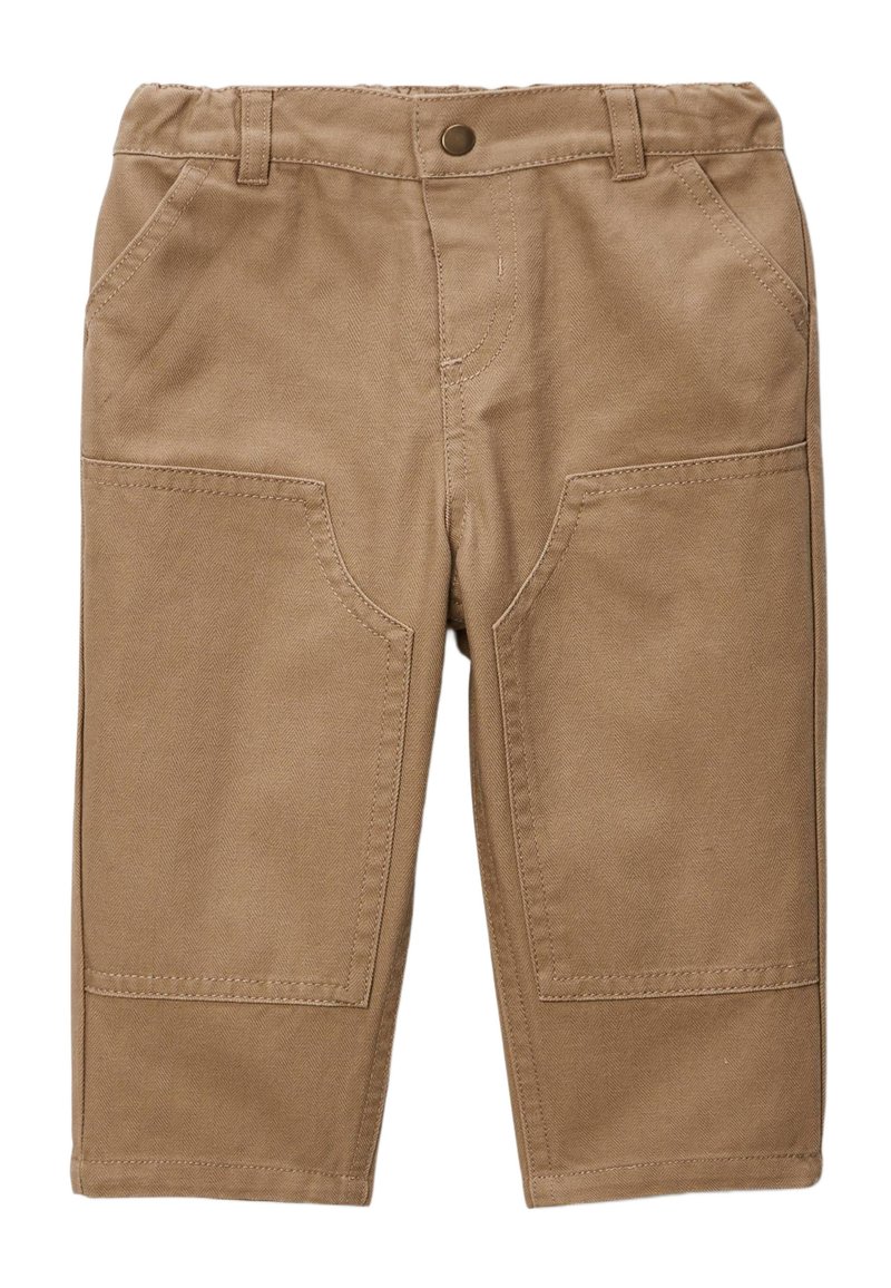 Pantalons en mélange de coton beige avec une coupe droite, dotés de poches avant et arrière, d'une fermeture à bouton et de détails de couture visibles.