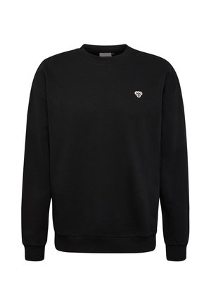 Sudadera negra de cuello redondo con mangas largas y pequeño emblema en blanco en el lado izquierdo del pecho.