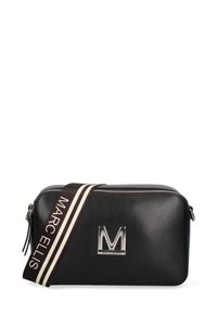 Borsa a tracolla nera in pelle con hardware in argento, dotata di un vistoso logo 'M' e di una tracolla in tessuto a righe etichettata "MARC ELLIS."