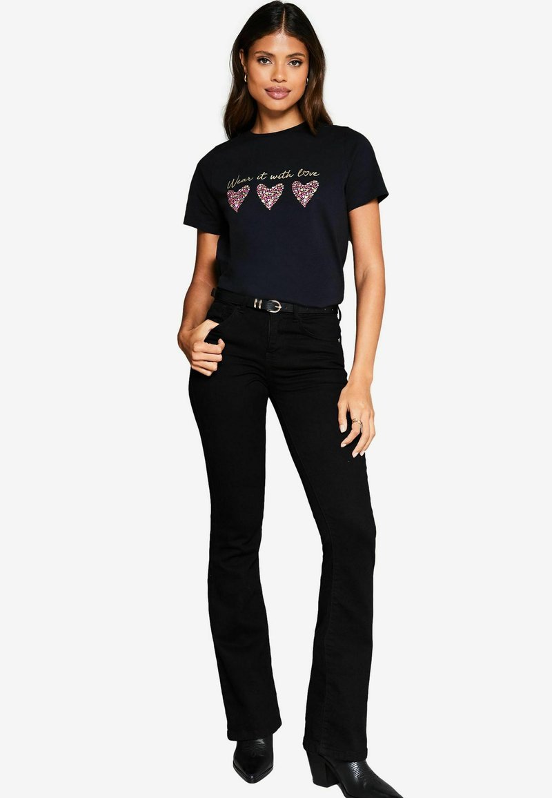 Lipsy REGULAR FIT ROUND NECK WEAR IT WITH LOVE  - Apdrukāts T-krekls - black