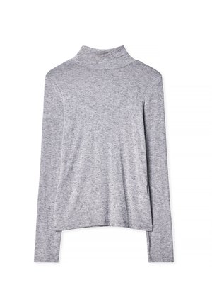 Sivý dlhý rukáv rolák vyrobený z mäkkej pleteniny, s priliehavým golierom a uvoľneným, zaobleným lemom. Hladká textúra.