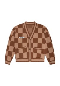 Cardigan à carreaux marron et beige avec col en V, trois boutons, deux poches avant et une petite étiquette blanche avec texte sur la poitrine gauche.