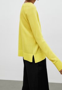 Massimo Dutti Neule - yellow