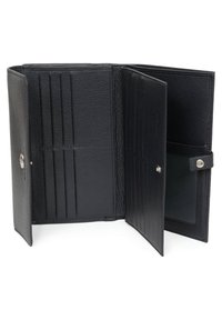 Portafoglio in pelle nera con più scomparti per carte, una tasca trasparente e chiusura a scatto. Finitura testurizzata con design classico.