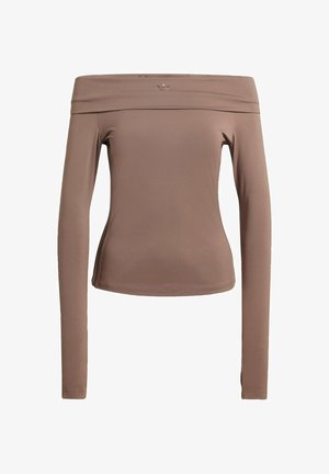 Bluzka z długim rękawem, odsłaniająca ramiona, wykonana z miękkiego, elastycznego brązowego materiału. Posiada subtelny detal z logo przy dekolcie. Gładka faktura, dopasowany krój.