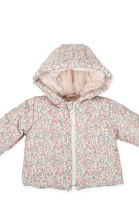 Chaqueta de plumas floral en tonos rosa y verde. Cuenta con capucha, cremallera frontal y un suave forro interior. Pequeños patrones de flores en toda la prenda.