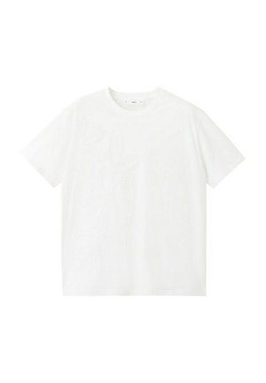 Tricou alb cu mâneci scurte și guler rotund, cu un model floral subtil în relief sau texturat pe partea din față.