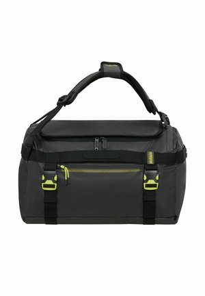 Sac de voyage noir et gris avec bandoulière rembourrée réglable, deux boucles avant et une poche zippée à l'avant avec des accents jaunes.