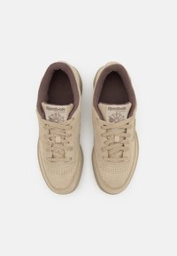 Reebok Classic CLUB C 85 UNISEX - Sportbačiai - mushroom/utility brown