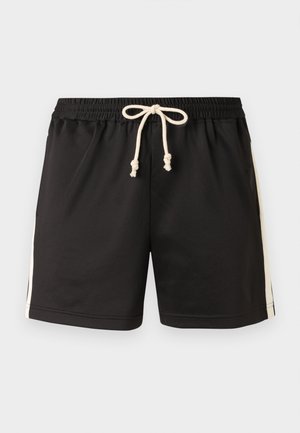 Μαύρο αθλητικό σορτς με ελαστική μέση και λευκό κορδόνι, με λευκές ρίγες στο πλάι, εμφανίζεται σε απλό φόντο.