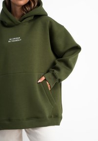 MIRONS EMBROIDERY - Felpa con cappuccio - khaki