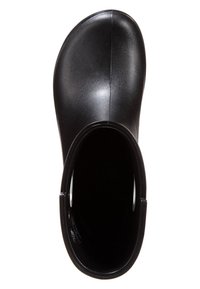 Botte de cheville en caoutchouc noir avec une surface lisse et brillante, un bout rond et un design sans couture. L'intérieur présente une doublure noire uni.