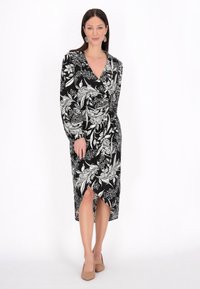 usha Nappali ruha - black offwhite