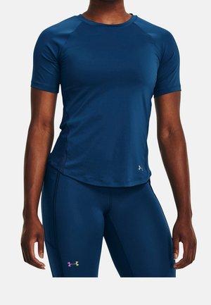 Marinblå atletisk tröja med korta ärmar, tillverkad av slät tyg. Har en rund halsringning och en liten logoprymning vid fållen.