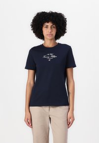 Tommy Hilfiger - SCRIPT - Print T-shirt - dark night navy Thumbnail Image 1