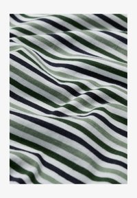 Ei valittu, green - pellitras treetop