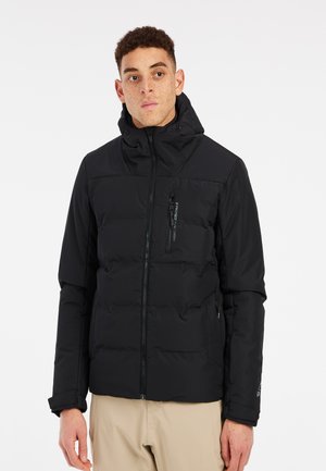 Schwarze gepolsterte Jacke mit hohem Kragen, Reißverschluss vorne und Seitentaschen. Das Material ist glatt mit matter Oberfläche und bietet Isolierung.
